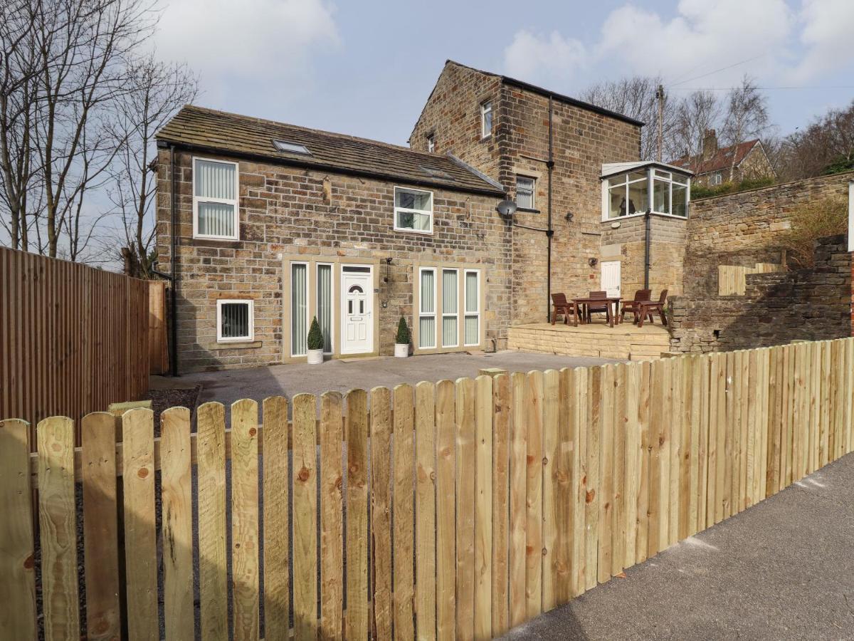 The Coach House Villa Keighley Exterior photo